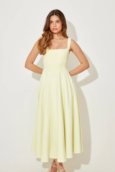La robe midi taille haute à col carré ultime