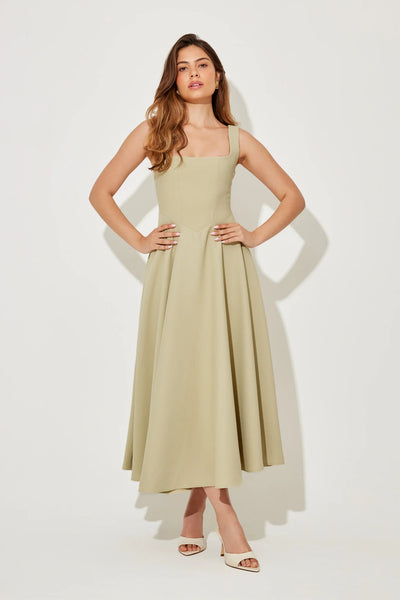 La robe midi taille haute à col carré ultime