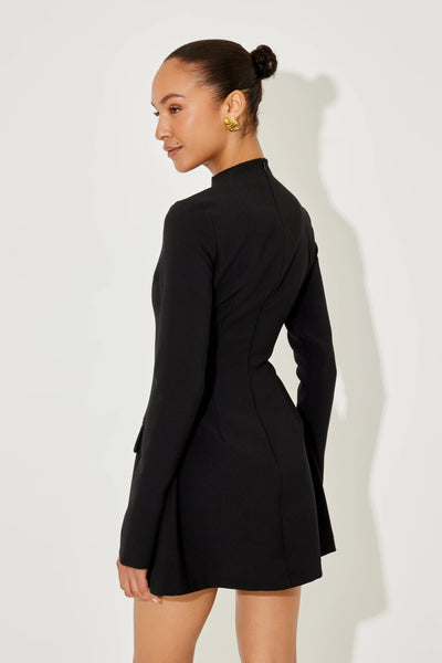 La mini-robe à manches fendues ultime