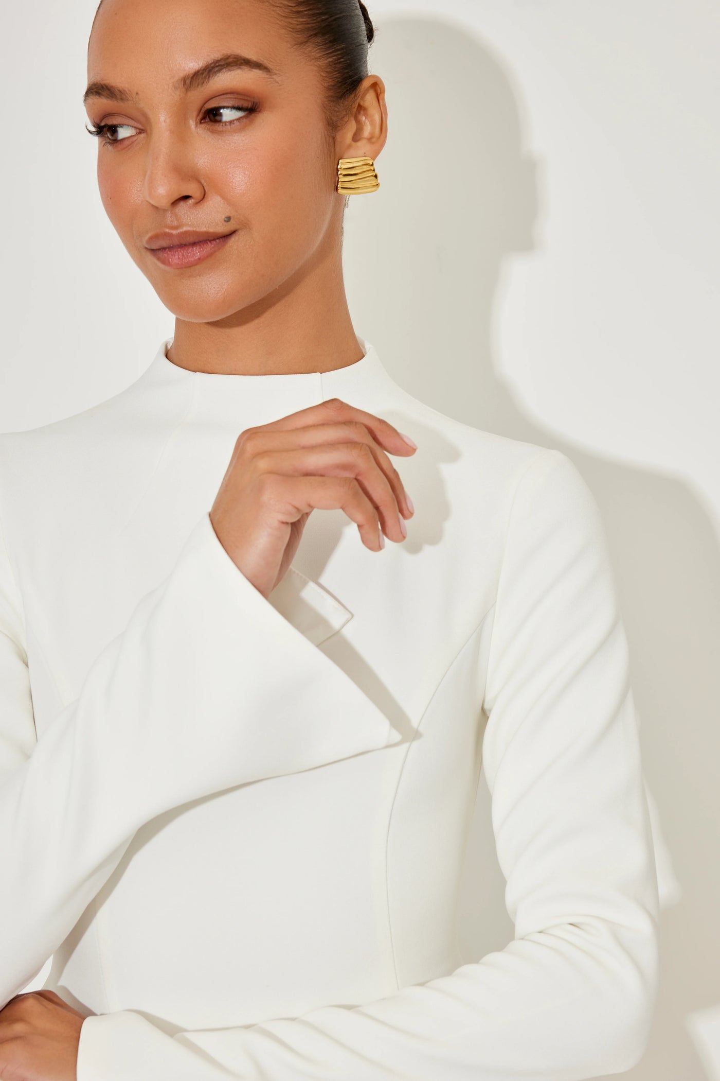 La mini-robe à manches fendues ultime