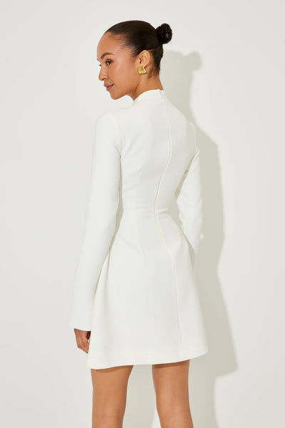 La mini-robe à manches fendues ultime